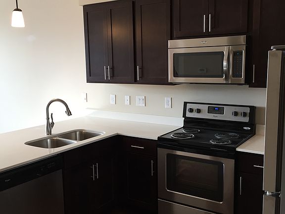 4th image of 961 E McMillan St #701