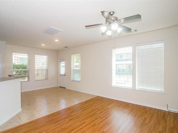 4th image of 3939 Calgary Cir