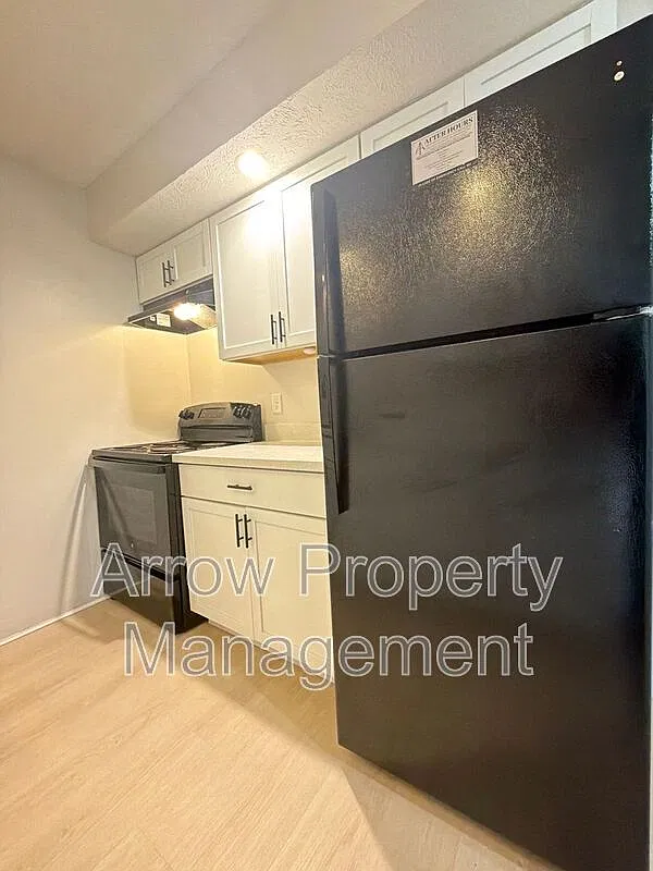 3341 Holdrege St — Photo 3