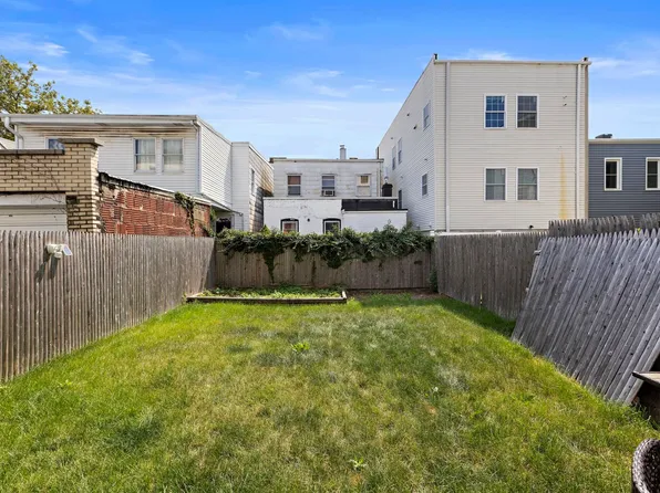 71 Beacon Avenue image 16 of 17