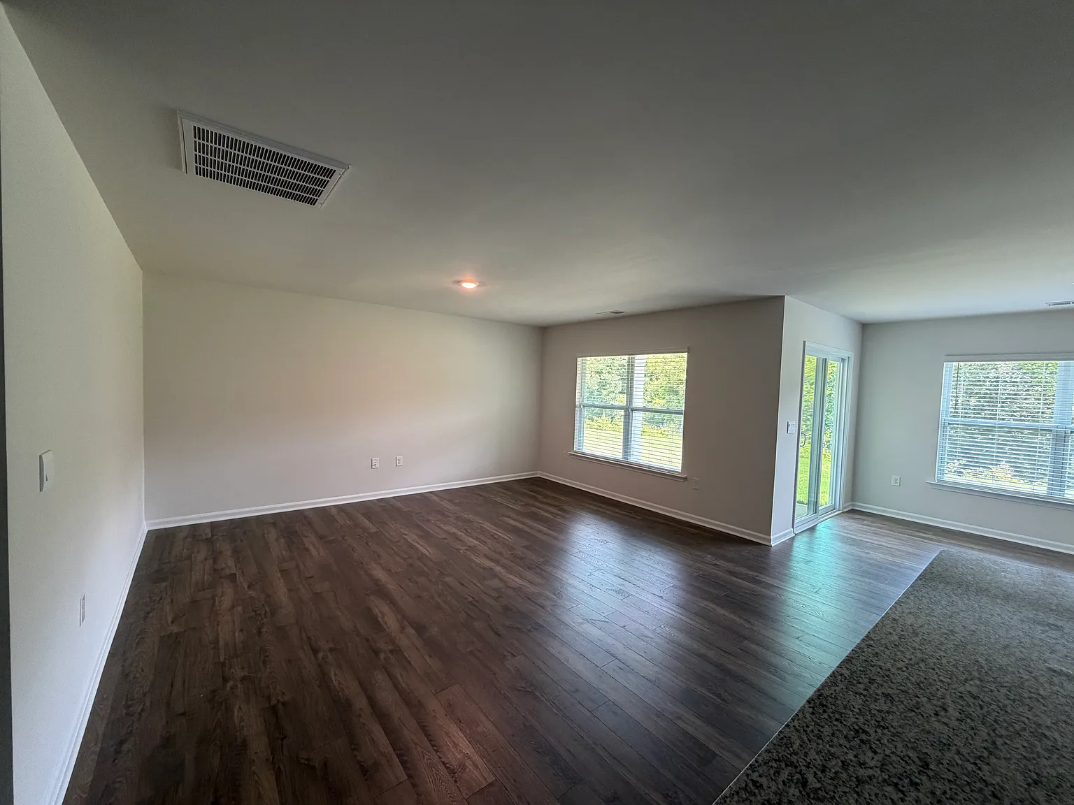 3 bed, 1618 sqft, $2,099 — Photo 4