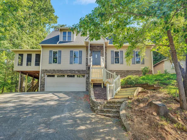 1833 Melissa Cir, Vinton, VA 24179
