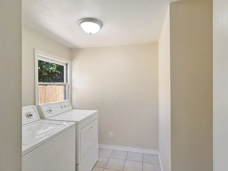1321 Central St NE — Photo 6