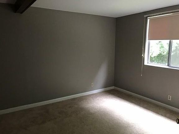4th image of 7 Longwood Dr #203