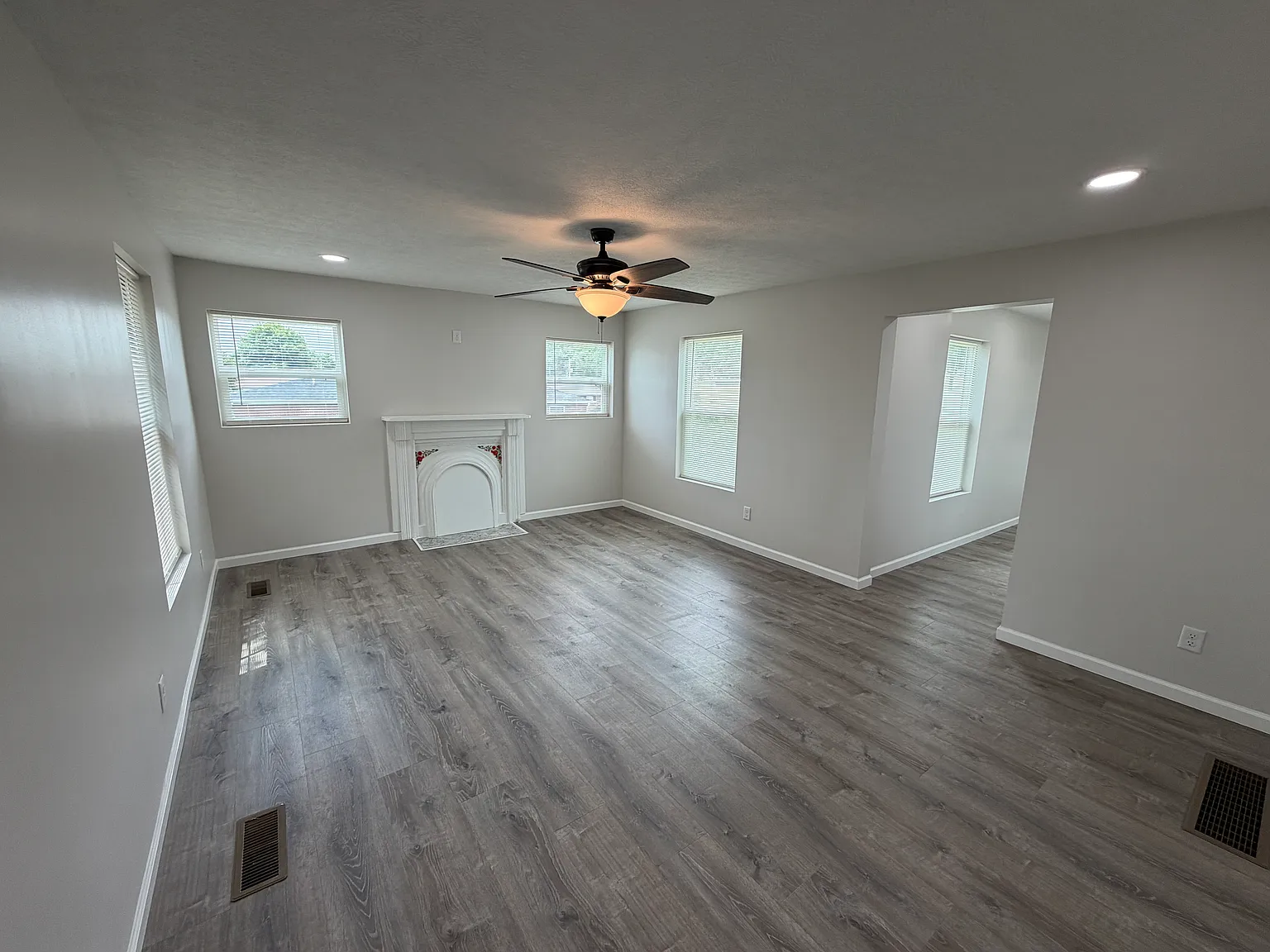 3 bed, $2,400 — Photo 2