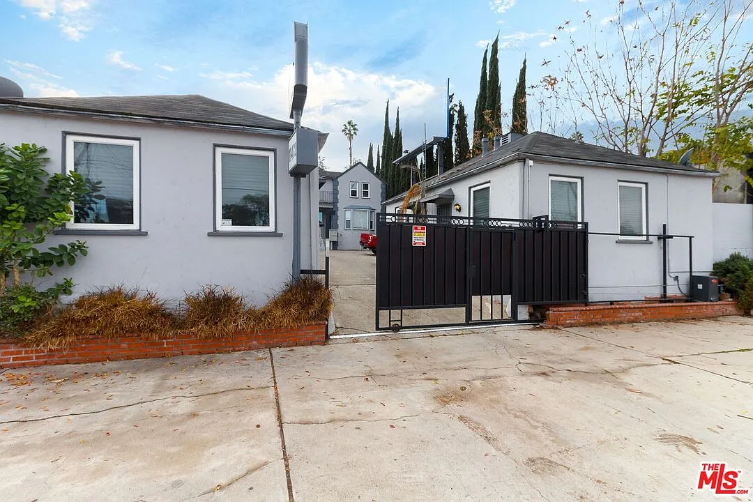 Studio, 1.0 bath, 380 sqft, $1,599 — Photo 2