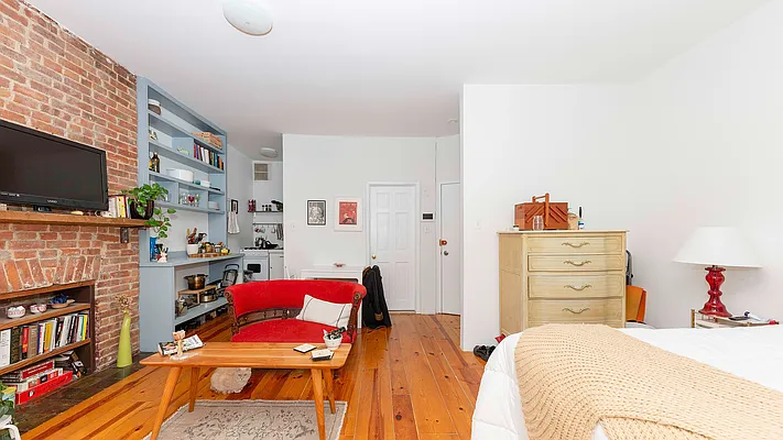 Rented by Nooklyn NYC LLC | media 18