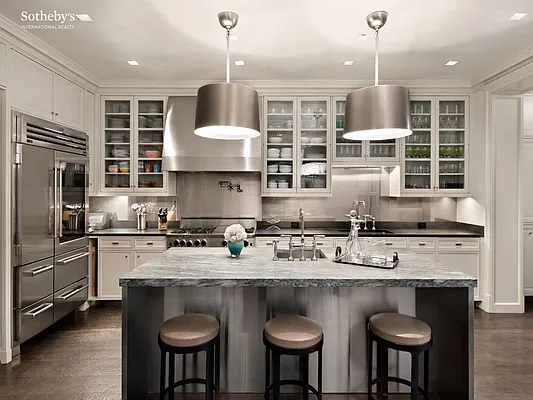 Sold by Sotheby's International Realty | media 18