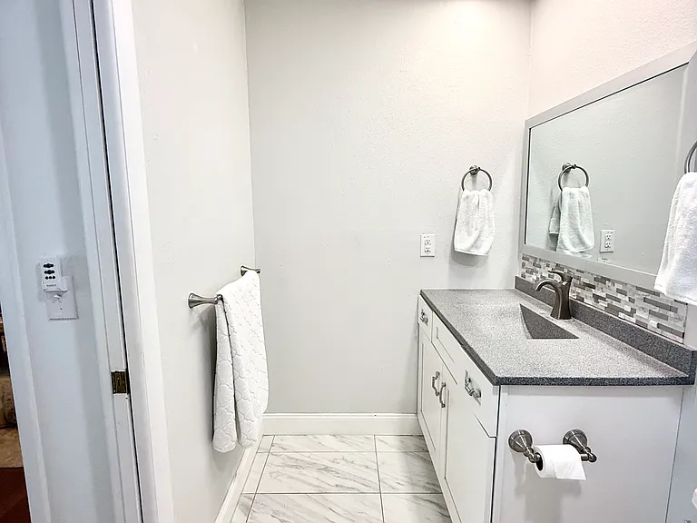 11801 Foxrun Ln — Photo 12