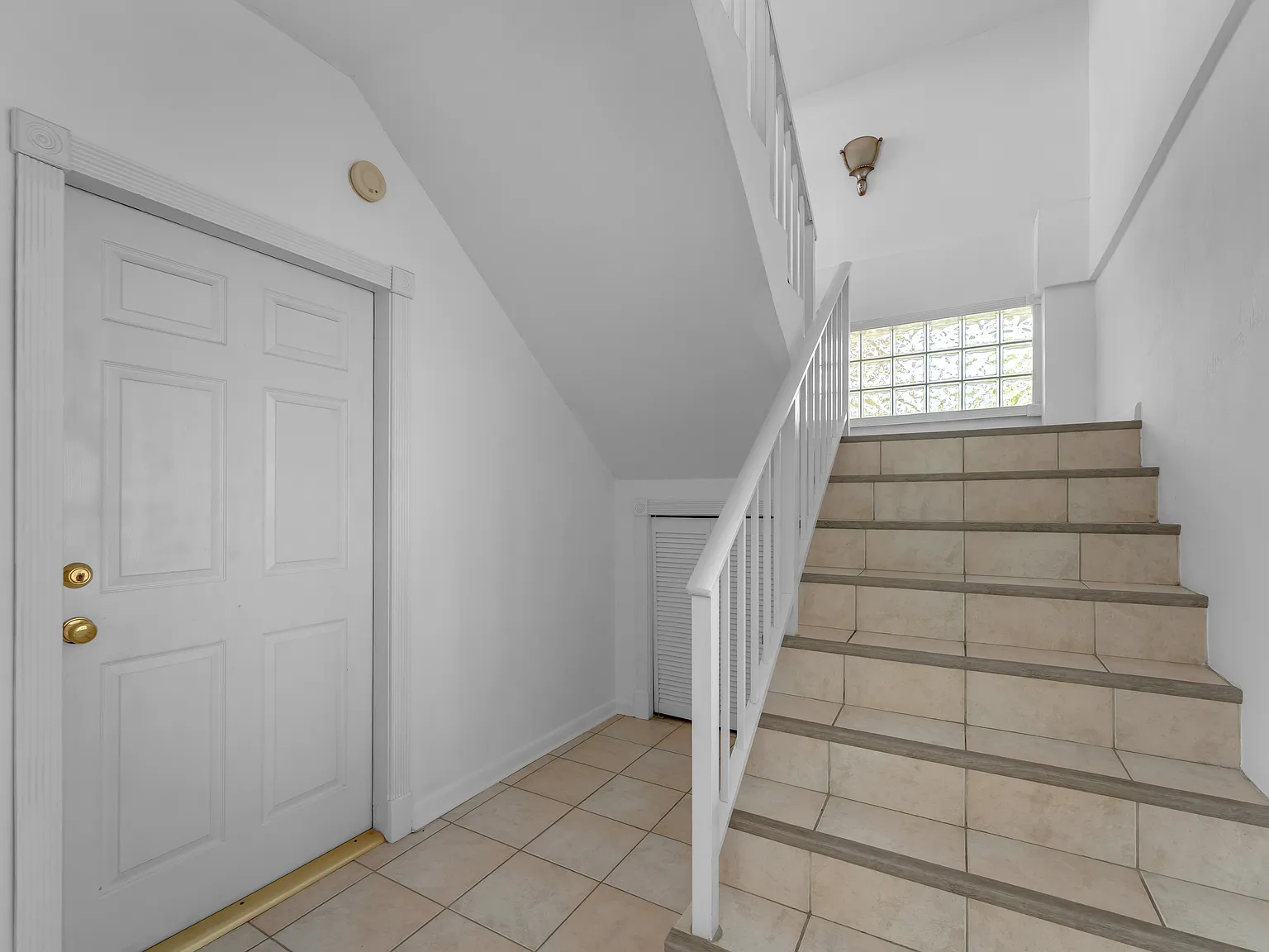 3 bed, 2030 sqft, $5,500 — Photo 3