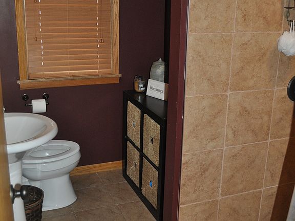 Full Bathroom -Main Level