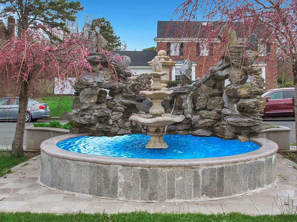2nd image of 27 Buckingham Ln