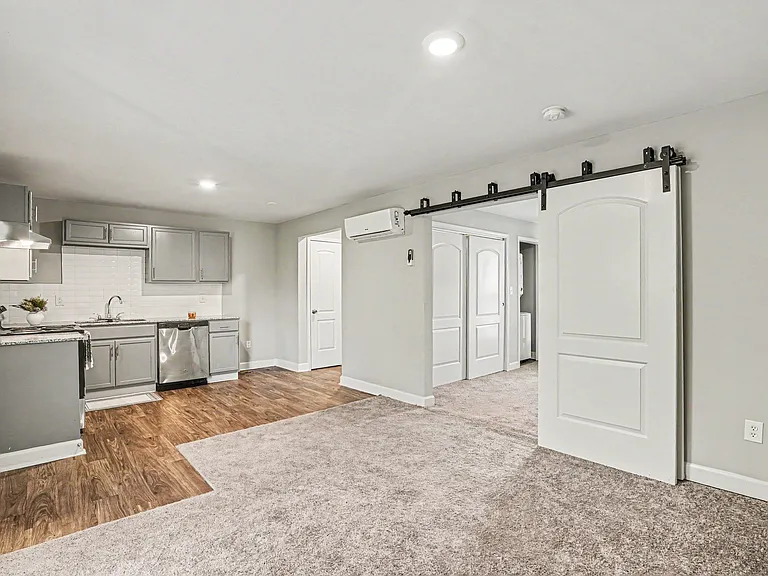Hillside Apartments — Photo 8