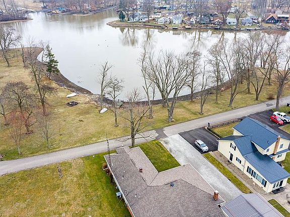 4th image of 27240 Lake Front Dr