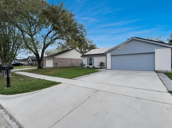 10203 Hollow Canyon Dr, Sugar Land, TX 77498