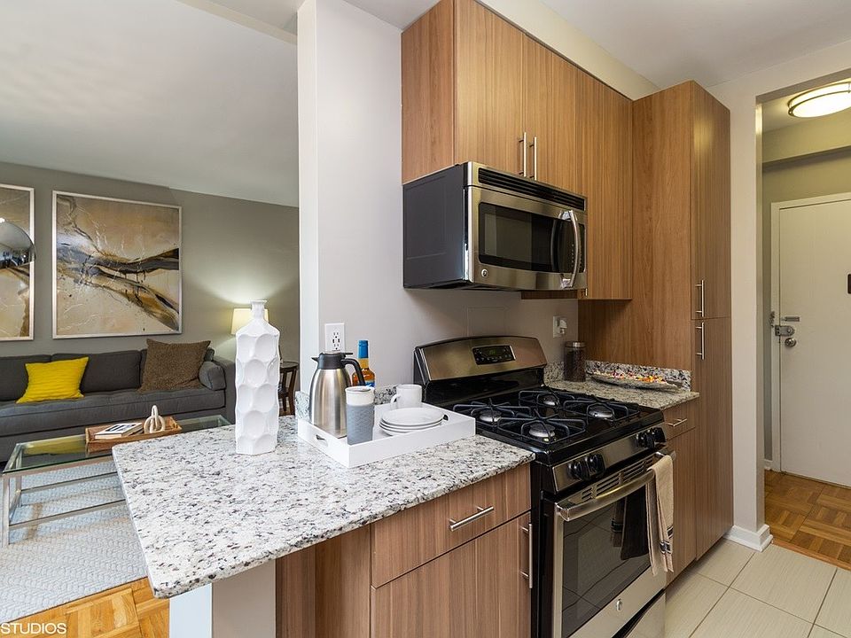 One bedroom model kitchen at Bridgeyard in Alexandria, VA
