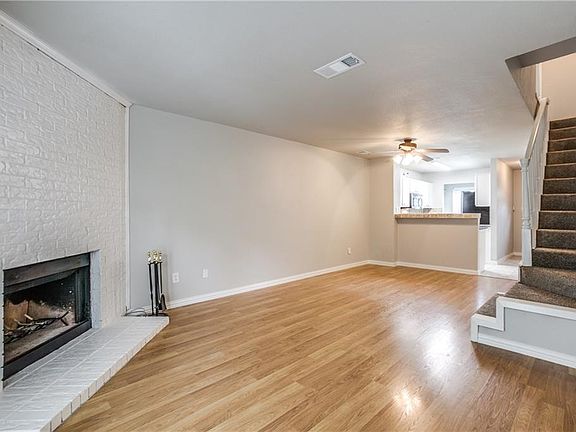4th image of 613 Carriagehouse Ln APT 4