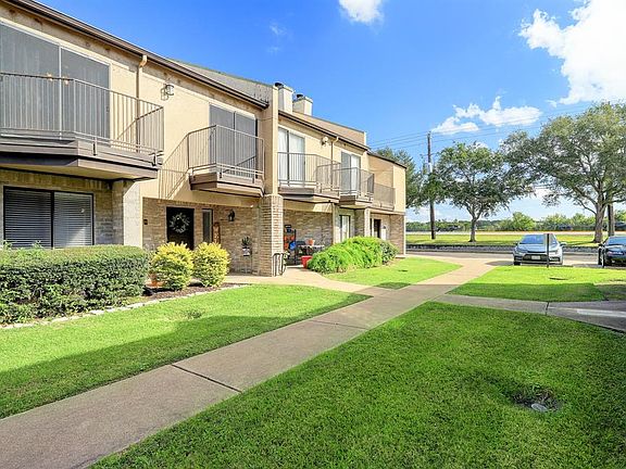 3rd image of 3805 Dock View Ln
