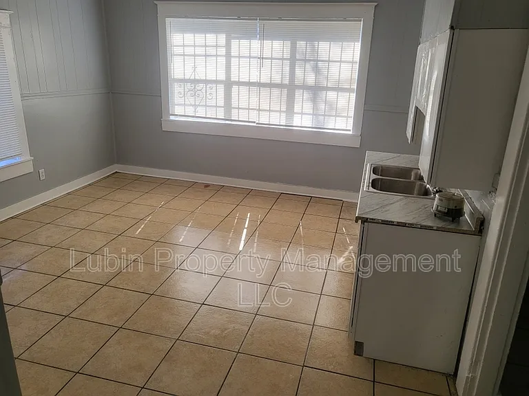 723 E Trigg Ave — Photo 5