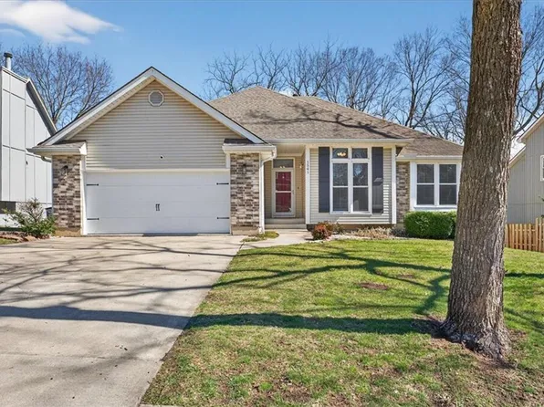 1541 NE Neawanna Dr, Lees Summit, MO 64086