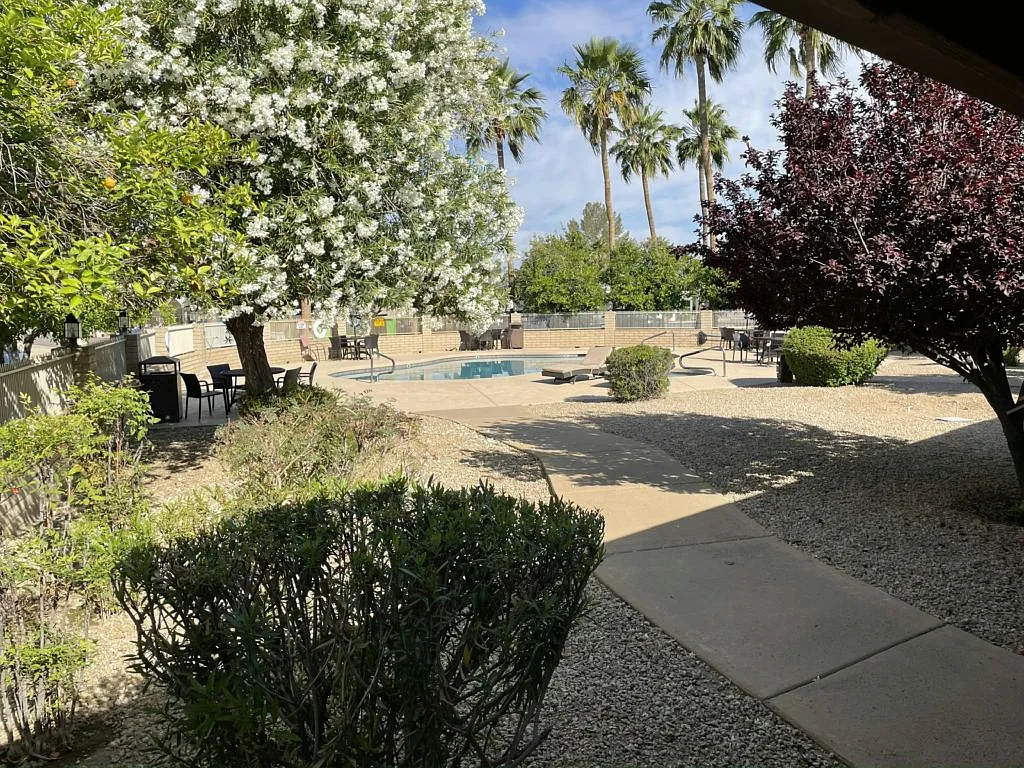 2 bed, 2.0 bath, 777 sqft, $1,299 — Photo 3