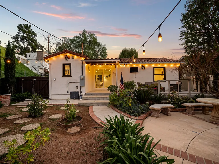 21901 Velicata St — Photo 19