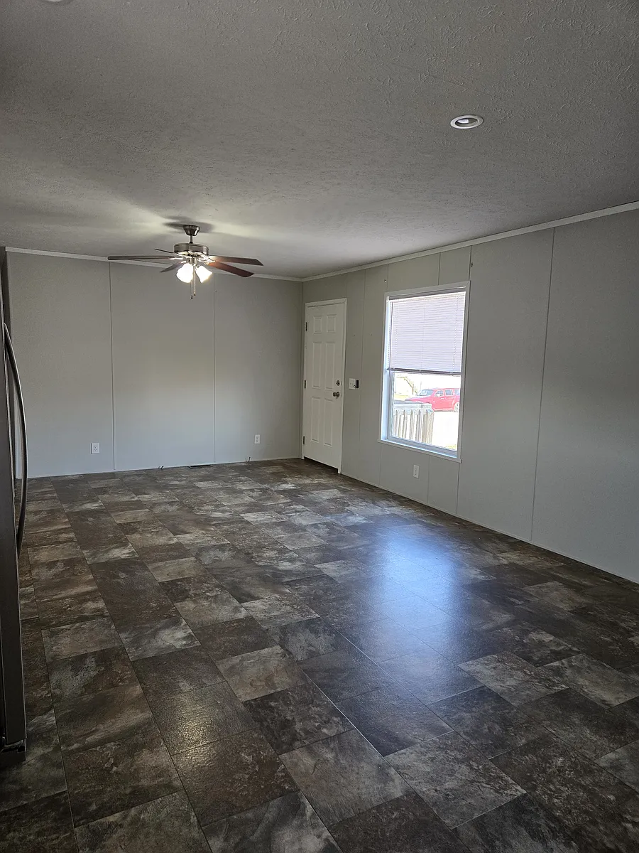 Building Photo - 765 S River Rd #154