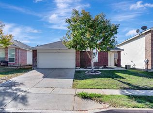 909 Rio Bravo Dr, Haslet, TX 76052