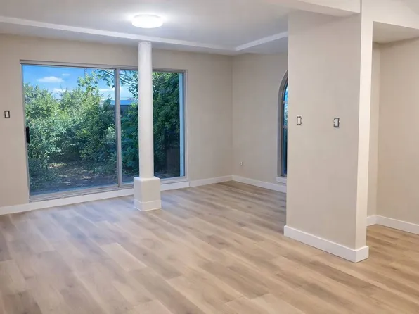 2253 W 6th Ave #1, Vancouver, BC V6K 1V7