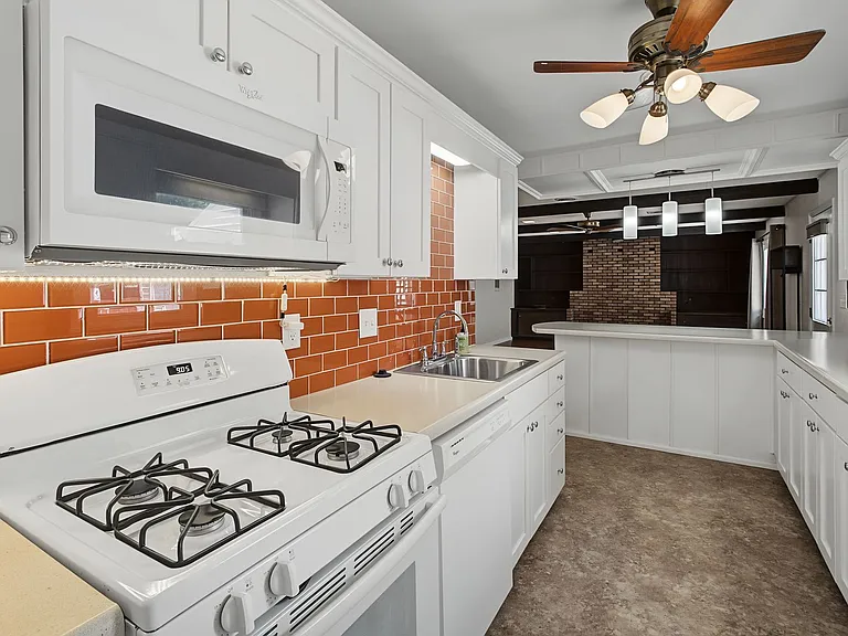 1205 S Cottage Grove Ave — Photo 12