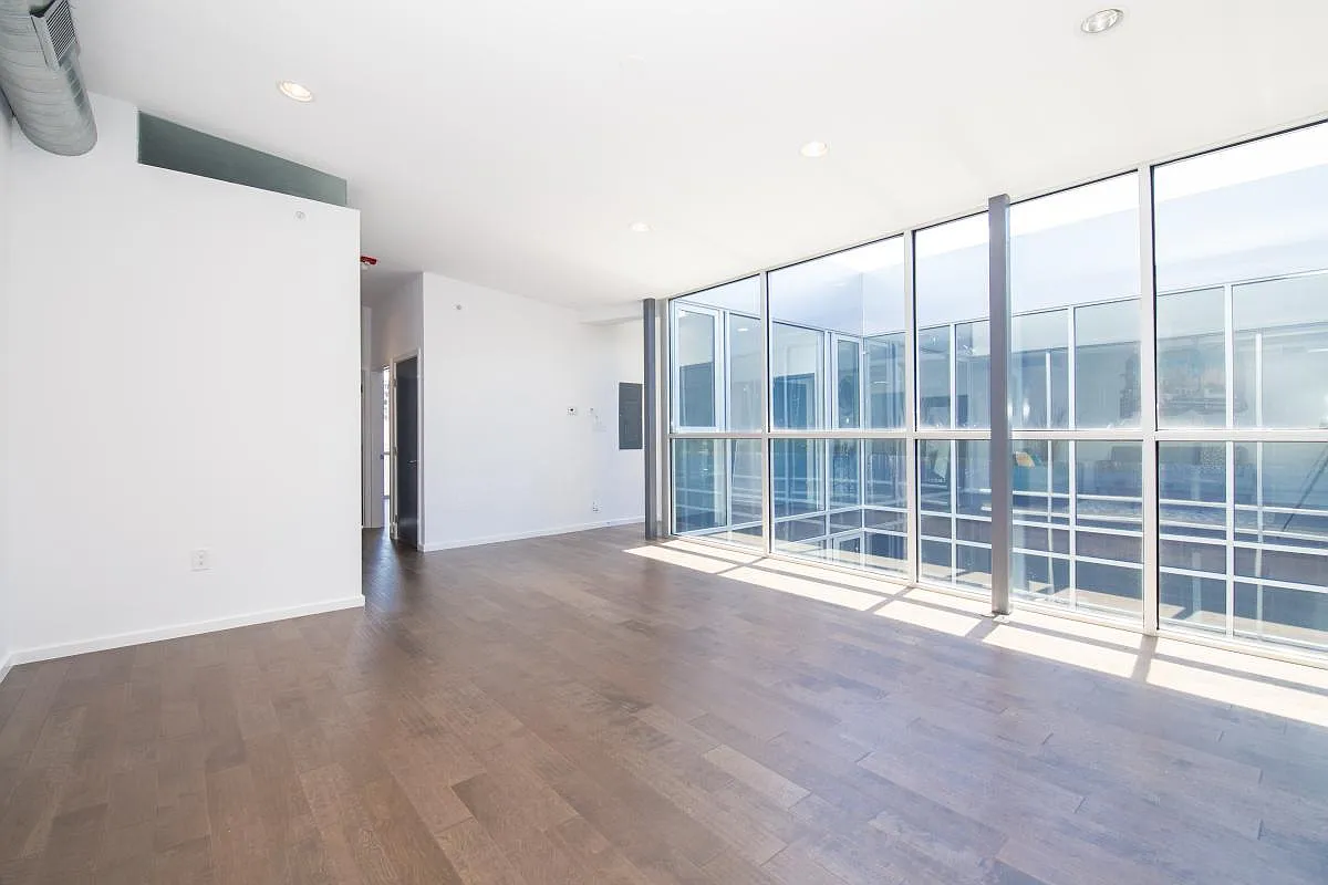 3 bed, 1350 sqft, $2,300 — Photo 4