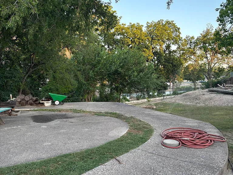 705 E Losoya St — Photo 12