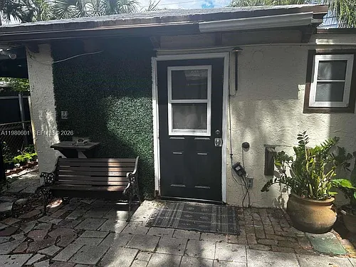 6837 SW 39th Ter #B Photo 1