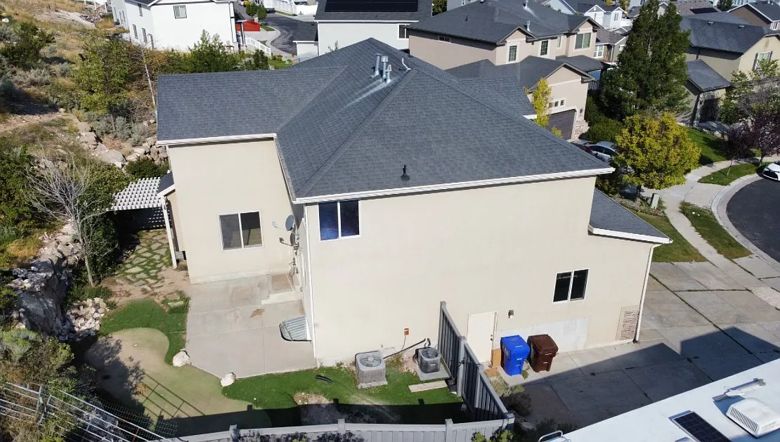 8 bed, 4700 sqft, $3,500 — Photo 2