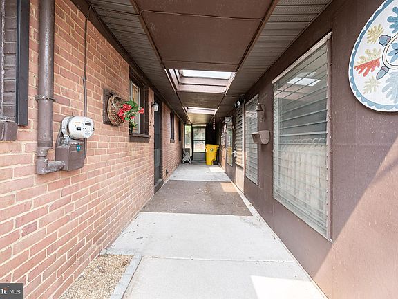 4th image of 1132 Nottingham Dr
