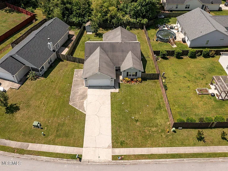 204 Jasmine Ln — Photo 13