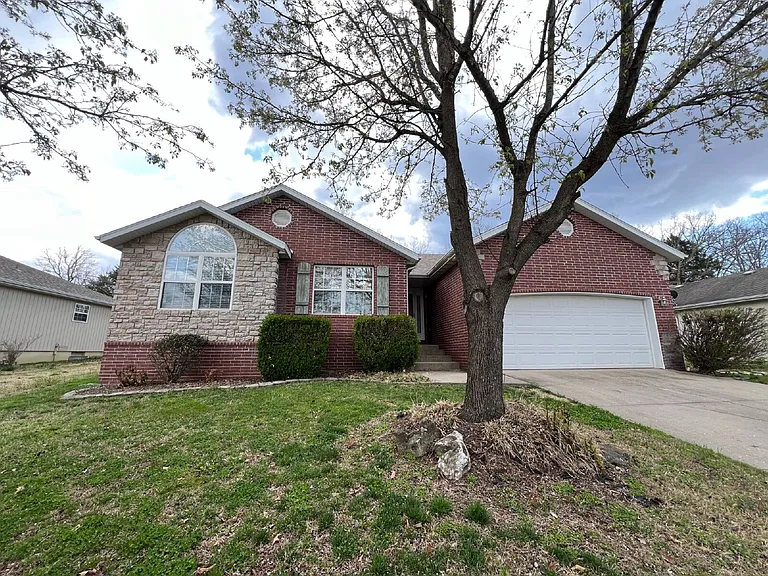 161 Shadowview Dr — Photo 1