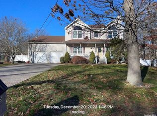 15 Carlile Rd, Center Moriches, NY 11934