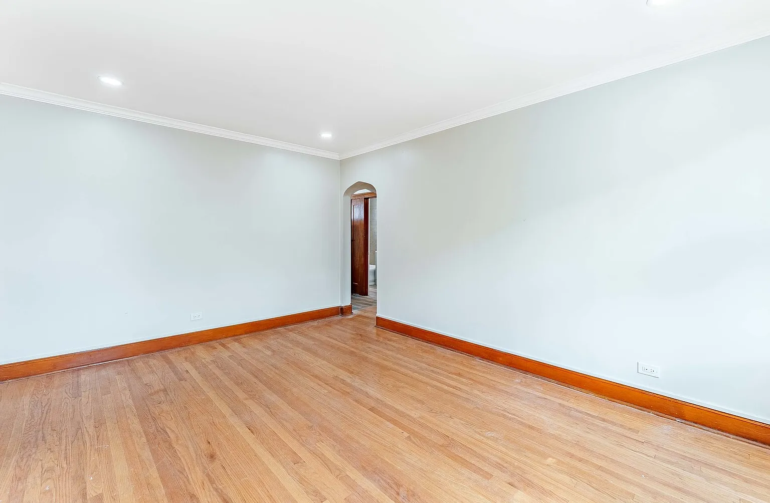 1 bed, 900 sqft, $1,350 — Photo 4