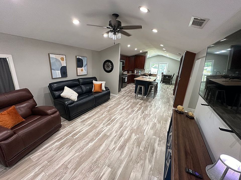 1st image of 117 Island Park Dr