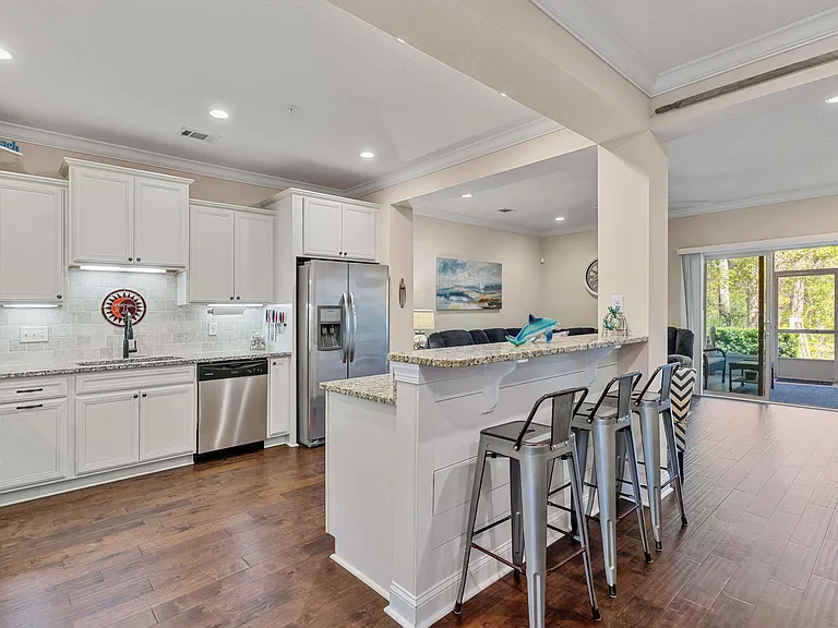807 Mariners Cir — Photo 9