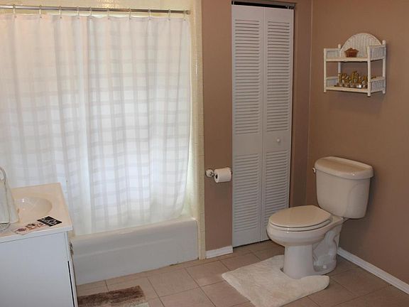 5th image of 109 Saint Johns Dr
