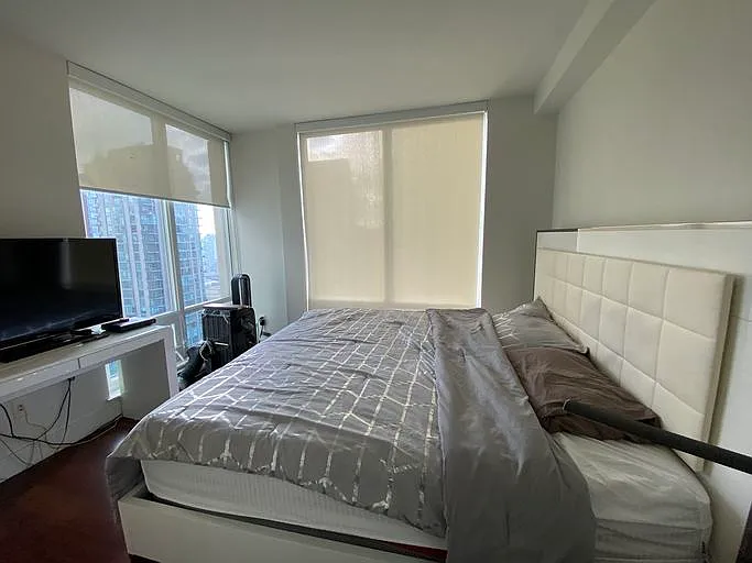 565 Smithe St #1A — Photo 11