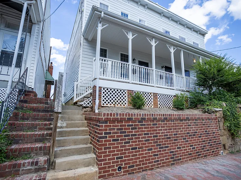 1306 W Clay St — Photo 36