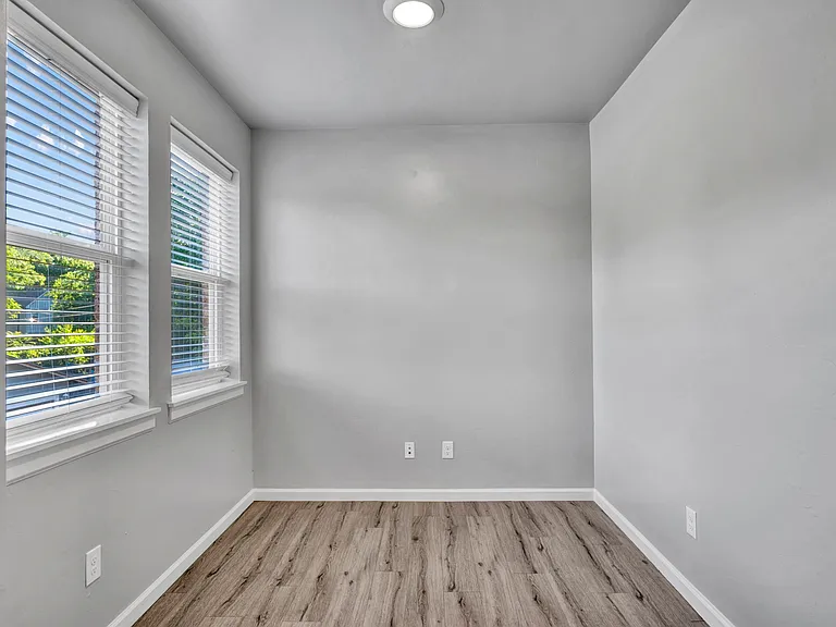 1138 N Blackwelder Ave — Photo 21