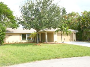1747 Boxwood Ln, Naples, FL 34105