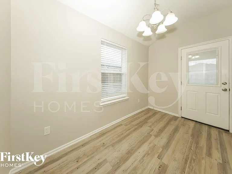 1885 Bradford Pl — Photo 4