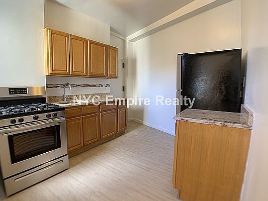 1st image of 35 Hamilton Pl APT 407