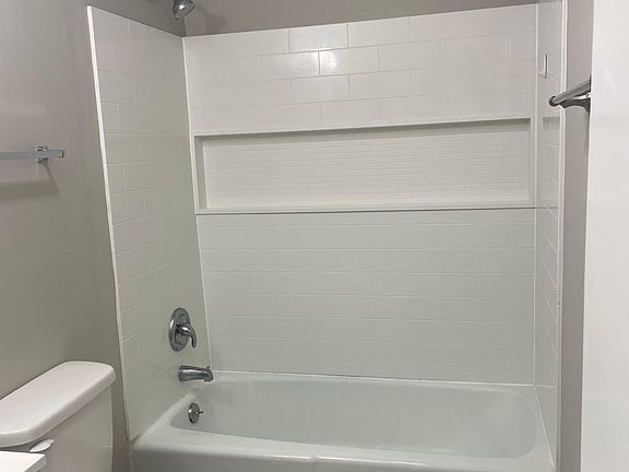 5th image of 1505 Parkwood Ln Unit 21