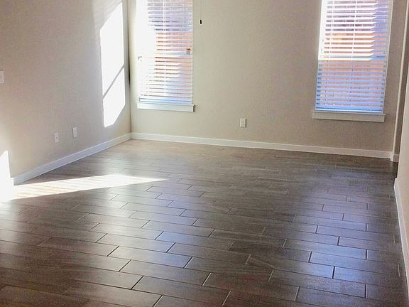 3rd image of 208 Hidden Springs Dr